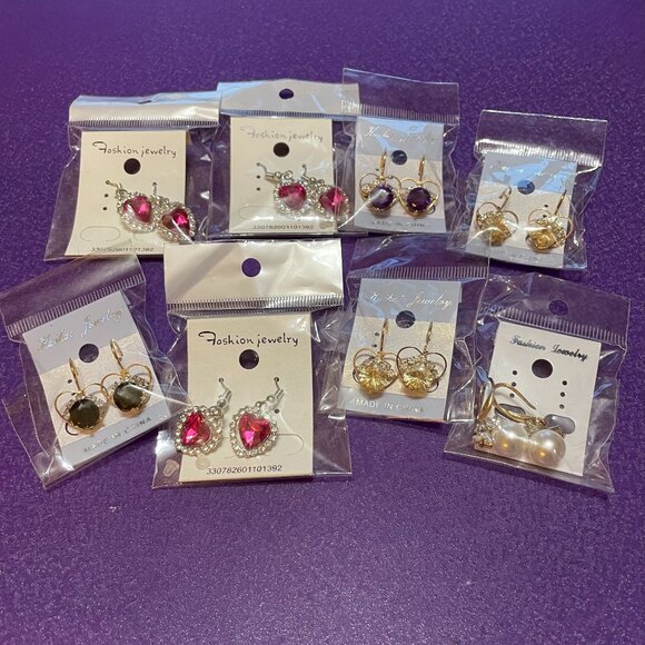 Holiday Gift Lot • 8 Pairs Earrings • New on Card • Stocking Stuffers • Tween Pa - Picture 1 of 4
